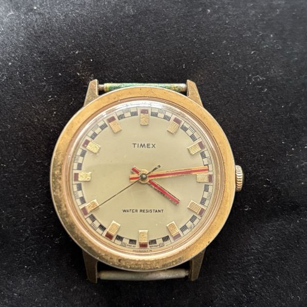 VINTAGE RETRO TIMEX RARE BLOCK DIAL AND RED HANDS MECHANICAL WORKING ...