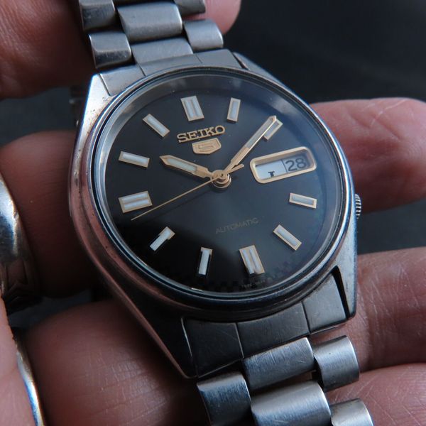 Montre Seiko 5 Automatique Ref 7S26-0561 - Argentée, Cadran Doré, Nécessite Révision