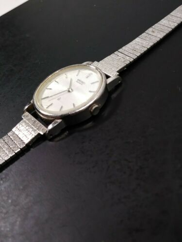 Vintage Seiko 2320-5290 Ladies Silver Quartz Analog Watch