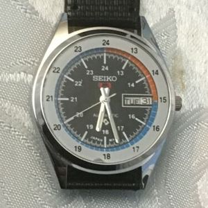 RAILWAY TIME SEIKO 5 DAY&DATE WATCH AUTOMATIC Note Spares Or Repairs Only .  | WatchCharts