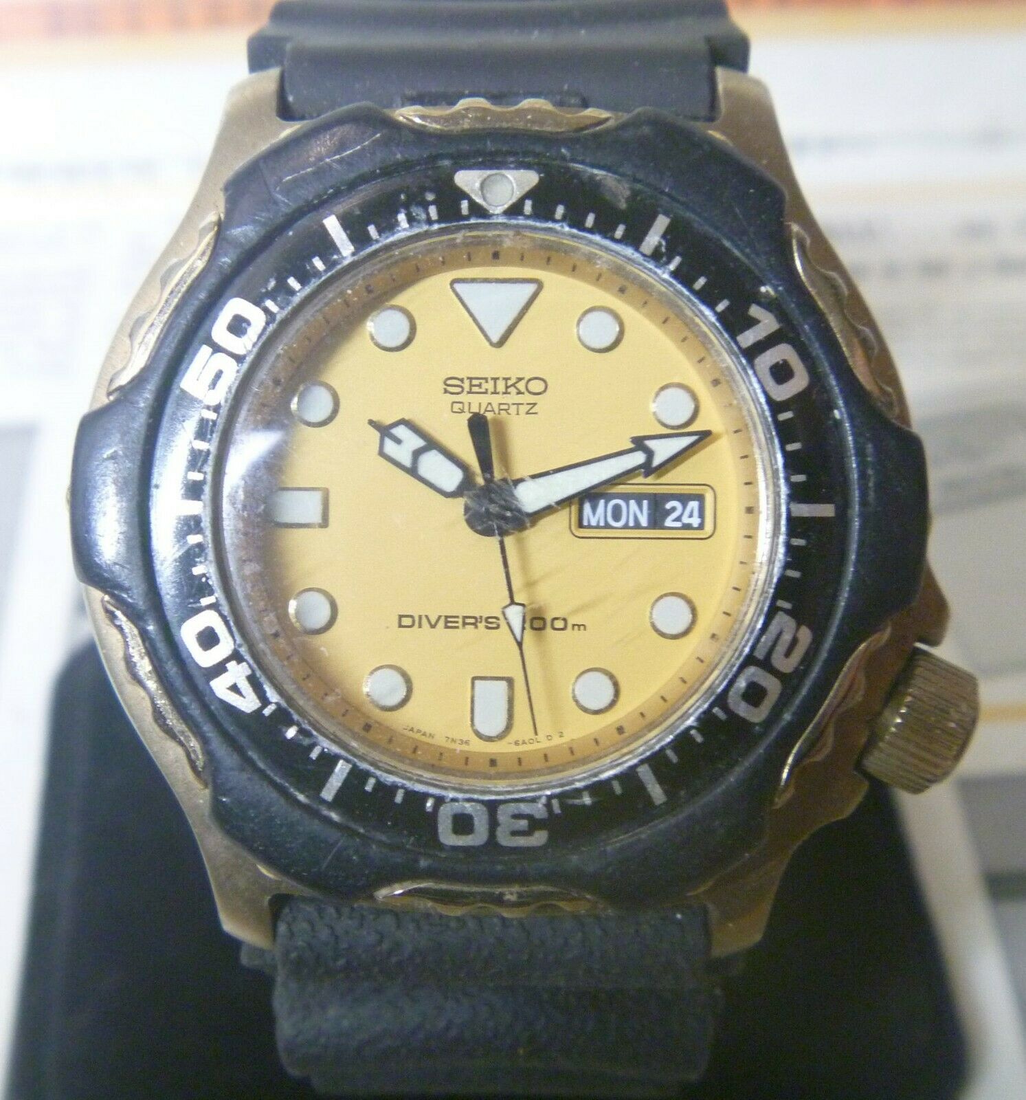 UNUSUAL 1992 Seiko 200M Gents 7N36-6A49 Gold/Black Diver Seiko Strap RUNS  !! | WatchCharts