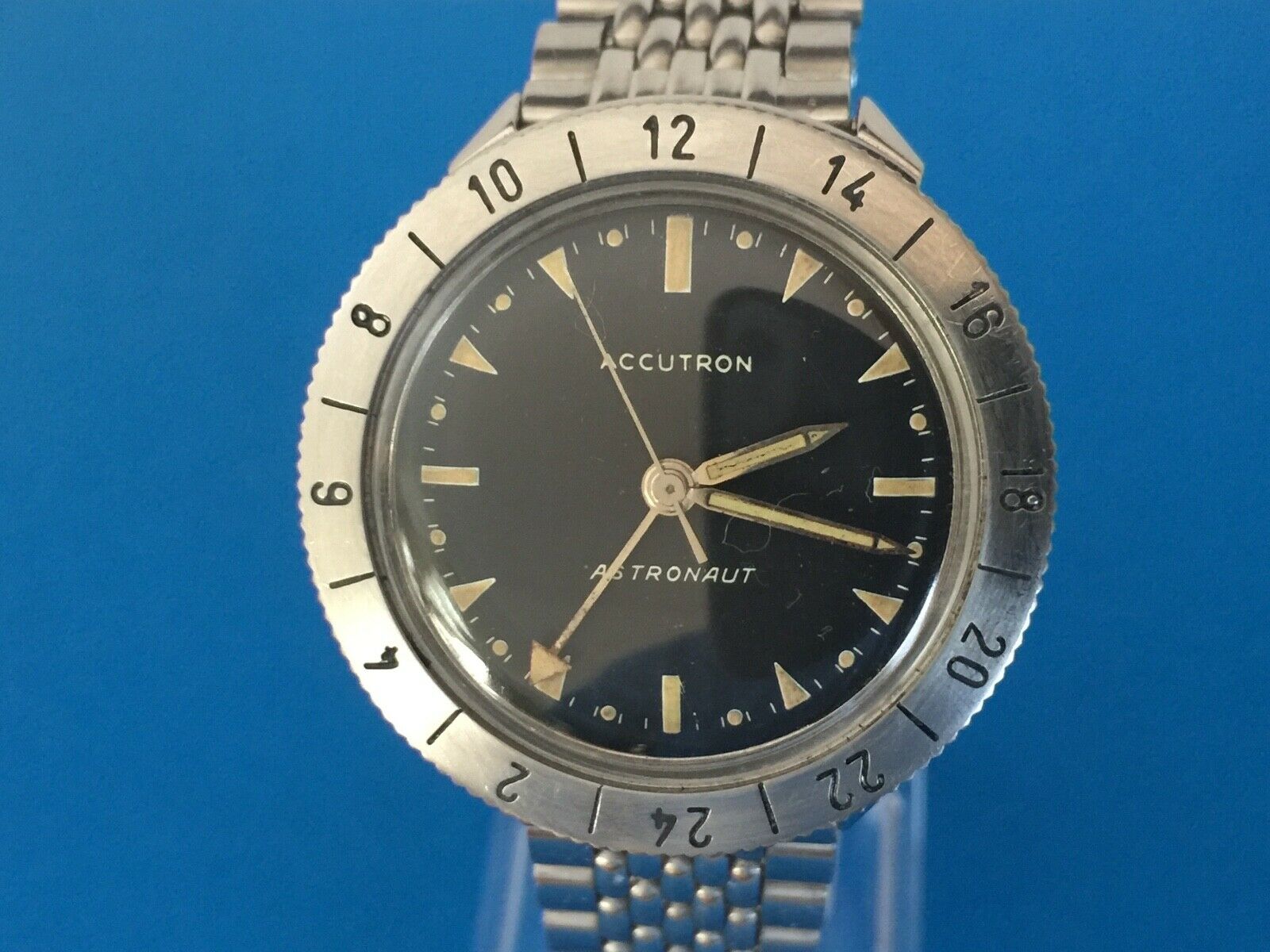 bulova accutron m3