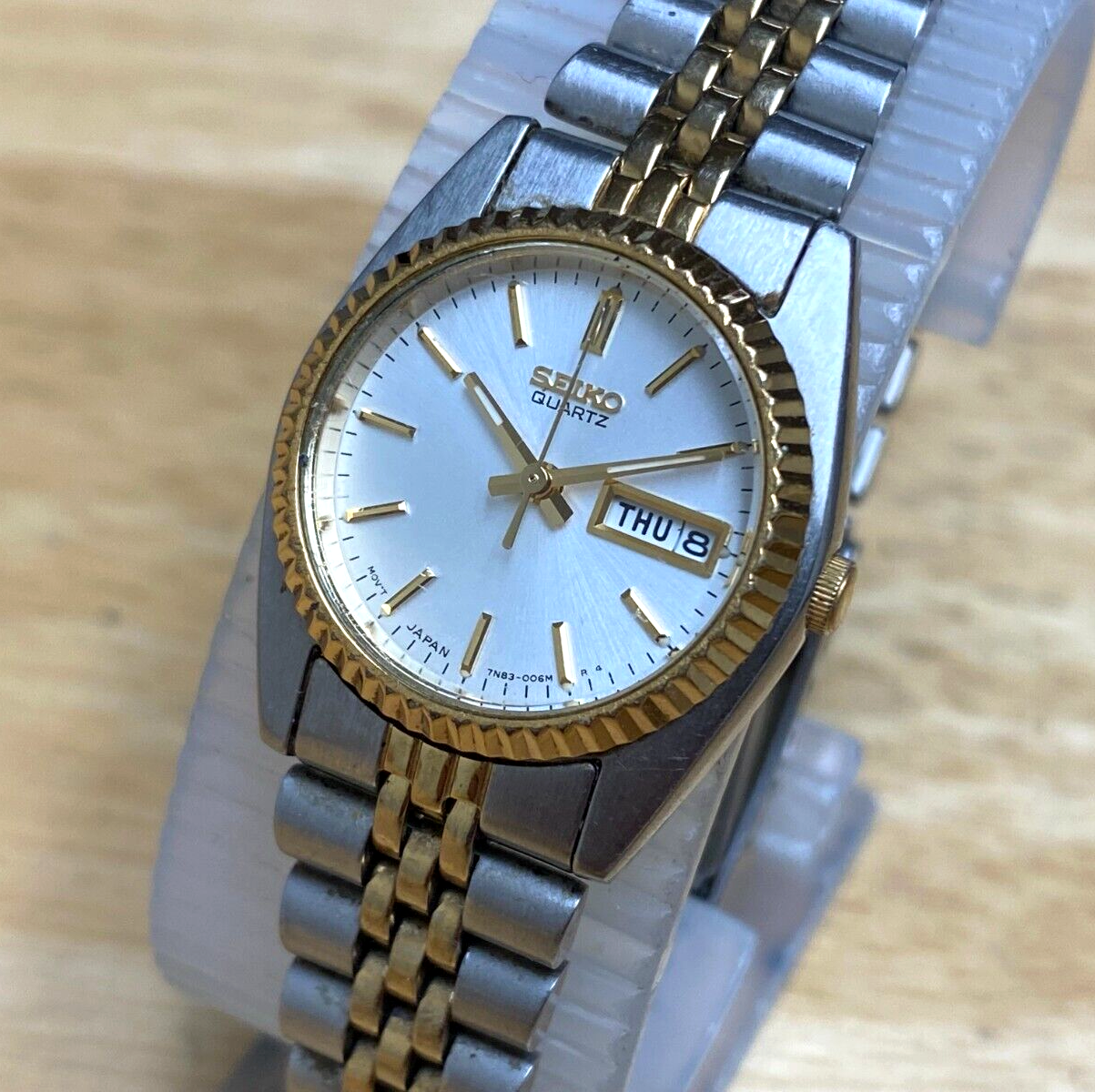 Seiko 7N83 0041 Lady Dual Tone Fluted Bezel Analog Quartz Watch