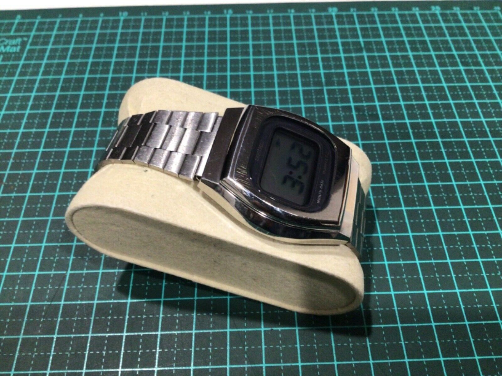 Vintage Seiko 0534-5020 Lc Lcd Digital Quartz Watch | WatchCharts
