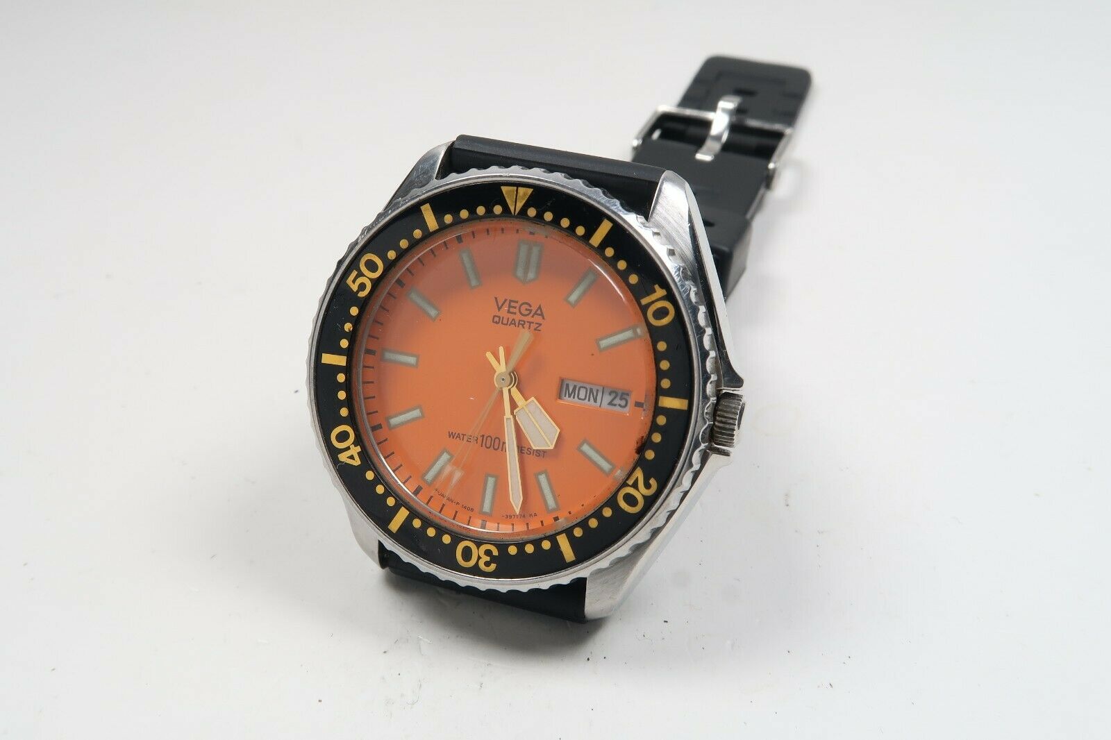 Vintage Citizen VEGA Quartz 100M Diver ORANGE Dial NEW BATTERY 