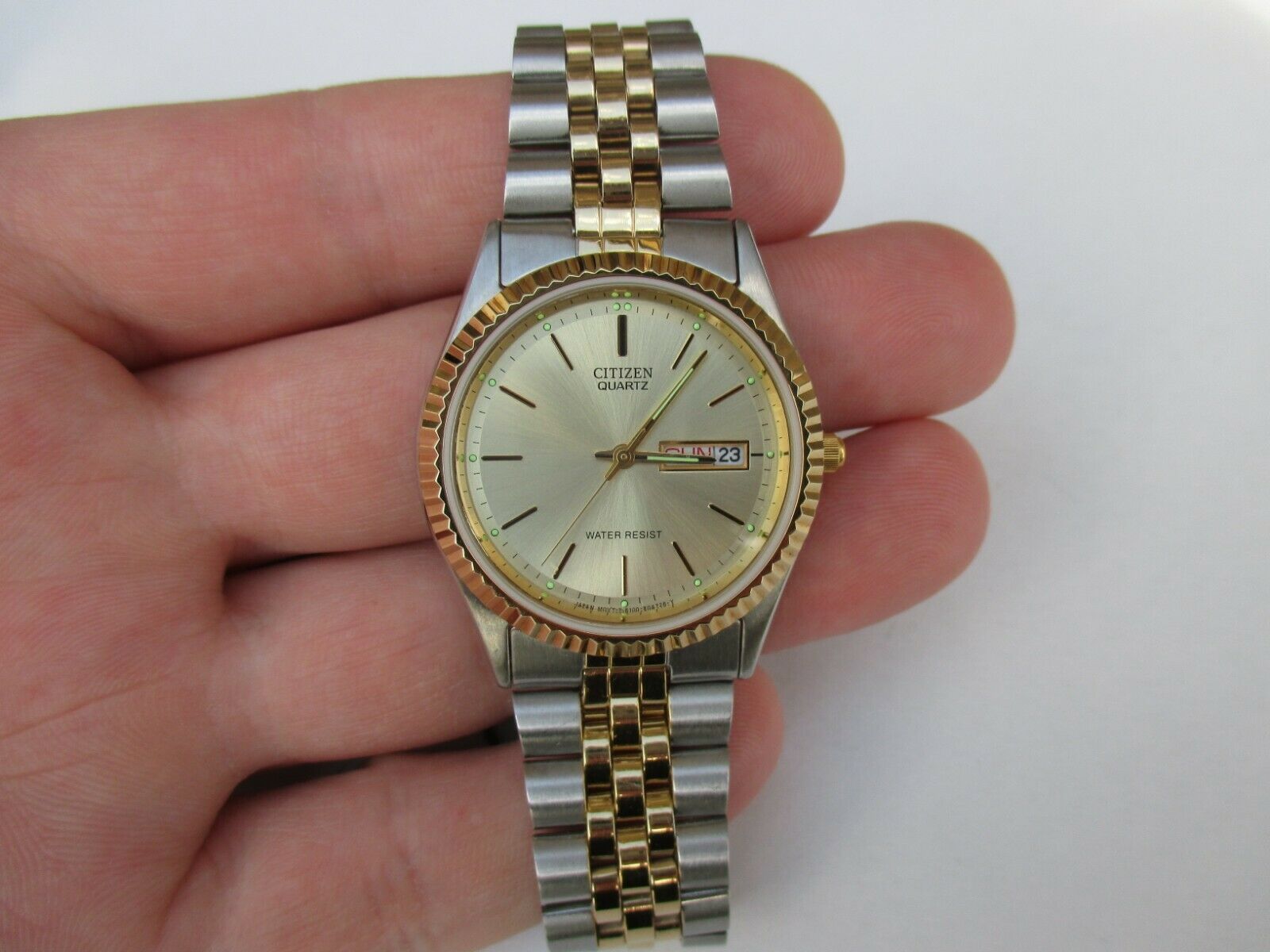 Vintage quartz mens wrist watch CITIZEN 