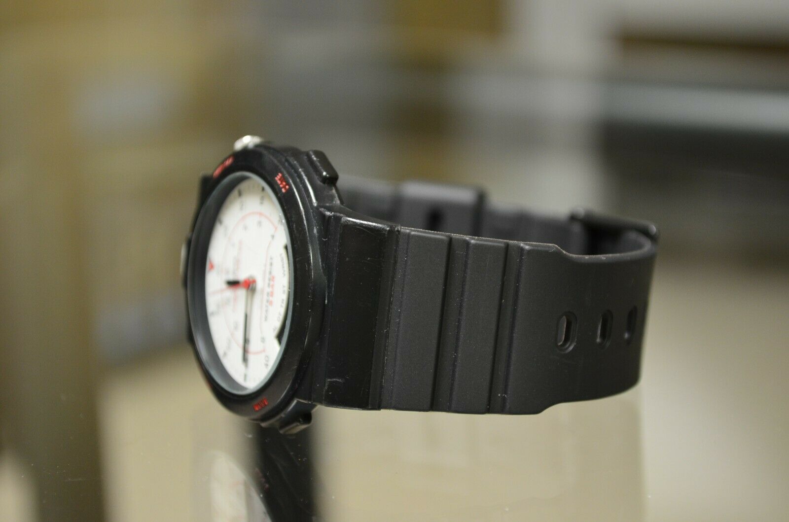 CASIO AW-10 THERMOMETER SENSOR WHITE DIAL WATCH VINTAGE SUPER RARE 