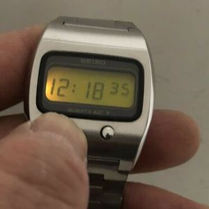 NOS Japanese SEIKO 0624 5000 LC Quartz LCD Digital watch Lemon