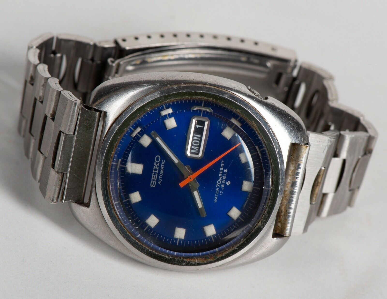 Vintage The Blue Crush Seiko 6106-8237 Automatic 17J 70M Water