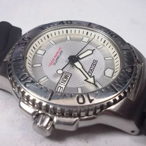 RARE SEIKO WHITE KNIGHT DAY/DATE AUTO MENS WATCH 7S26-01X0, SKXA47