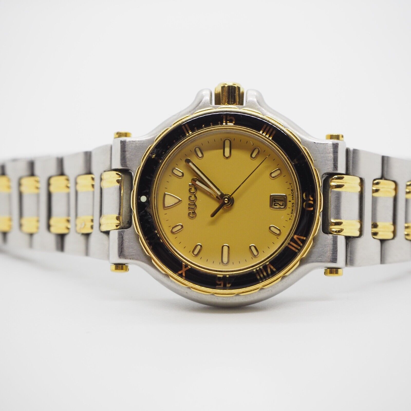 Gucci 9700L Diver'S Watch Quartz Ladies 27mm Round Gold Silver