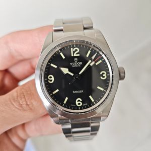 [WTS] Brand New Tudor Notebook and Umbrella | WatchCharts Marketplace