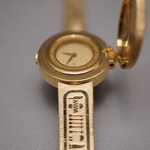 WTS] Vintage 1985 Seiko 1E20-0A20 Golden Nefertiti Bangle Ladies