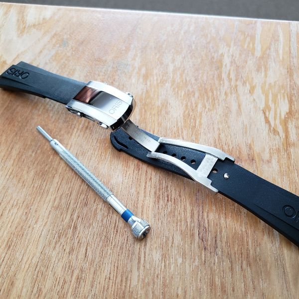 FS ORIS Aquis Green 43.5 plus rubber strap and tool WatchCharts