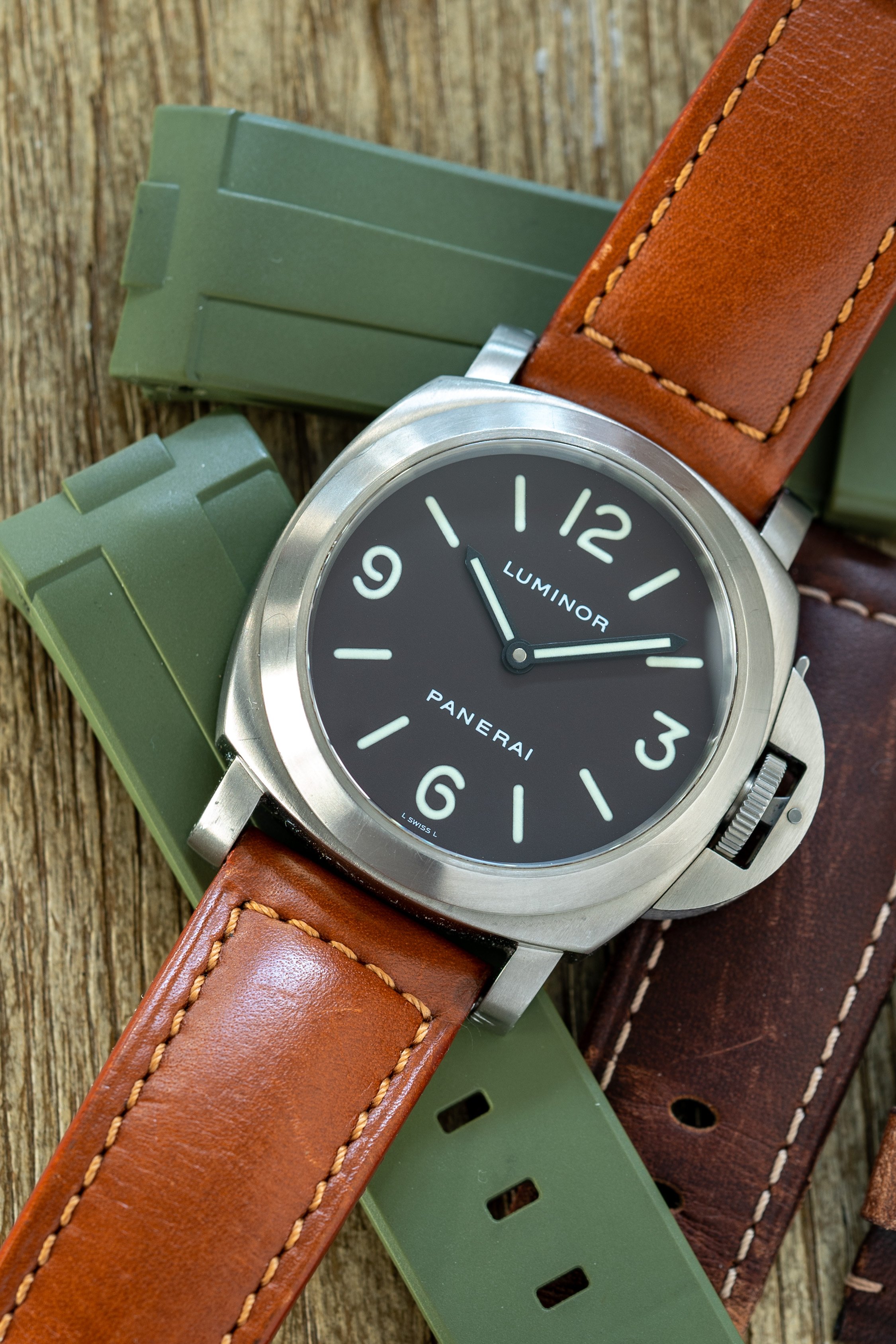 4 250 USD Panerai Luminor PAM00055 Titanium Tobacco Dial