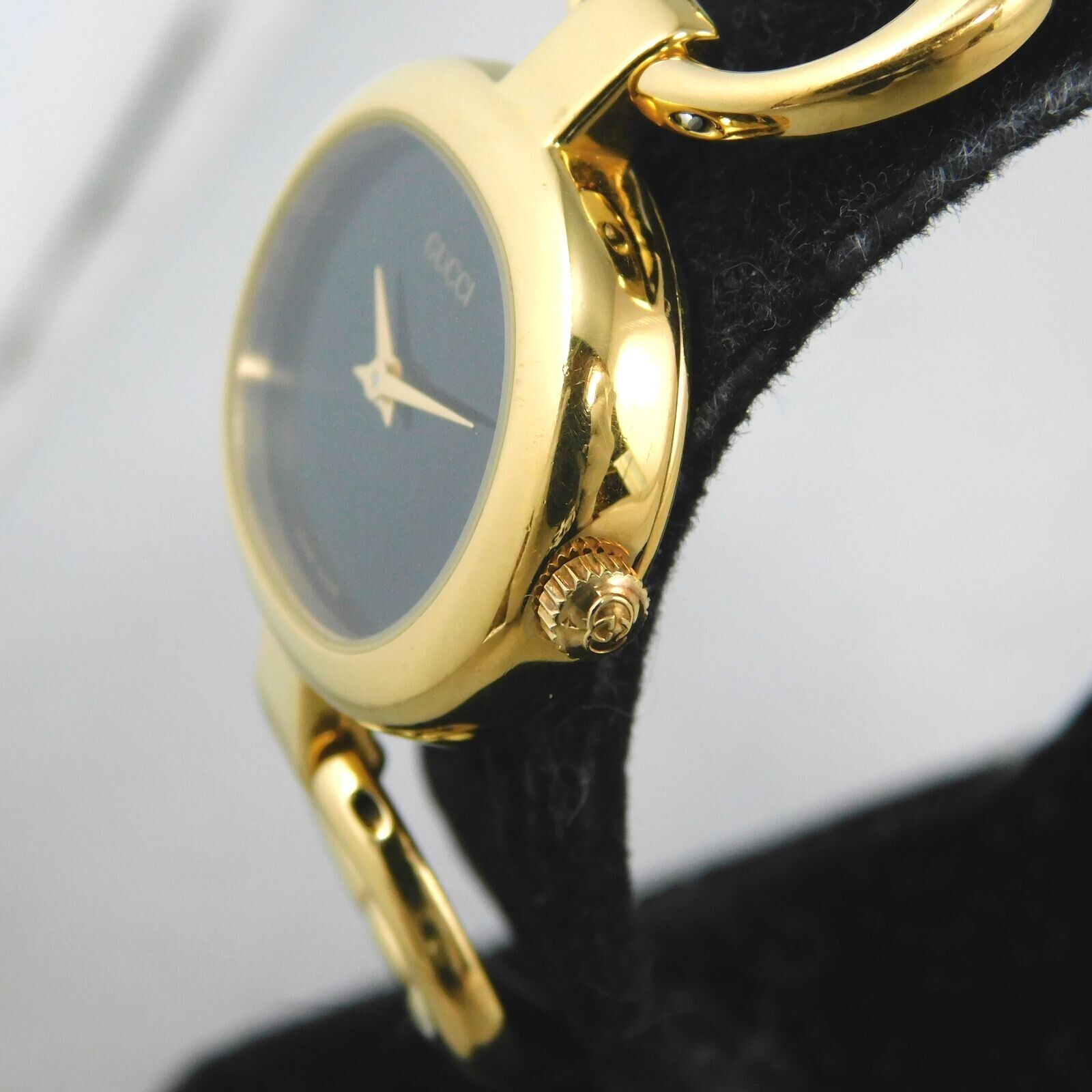 GUCCI 1600 WOMEN'S GOLD BLACK DIAL VINTAGE SWISS WATCH WITH BOX