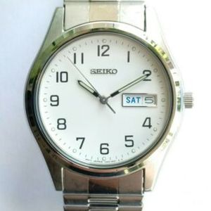 Seiko 7N43 9011 Quartz Watch & Seiko Stretch Bracelet [Missing Caseback  Gasket] | WatchCharts