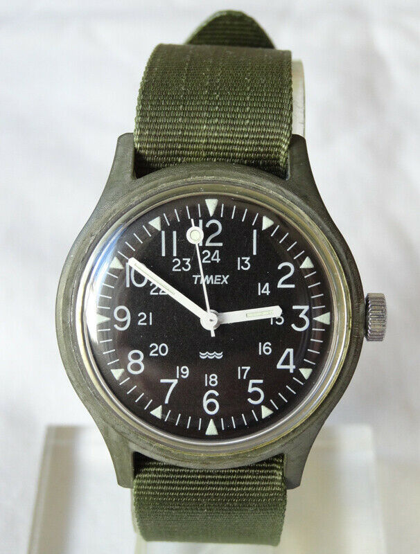 Vintage MENS Timex Military Camper Field Watch Green Band