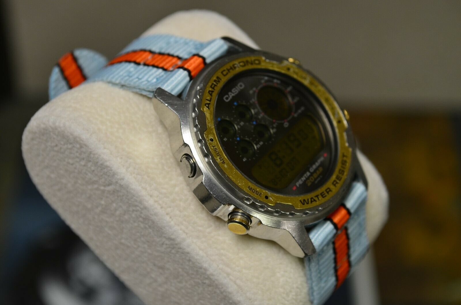 CASIO DW-7200 PENTA GRAPH GREY/GOLD DIGITAL WATCH VINTAGE