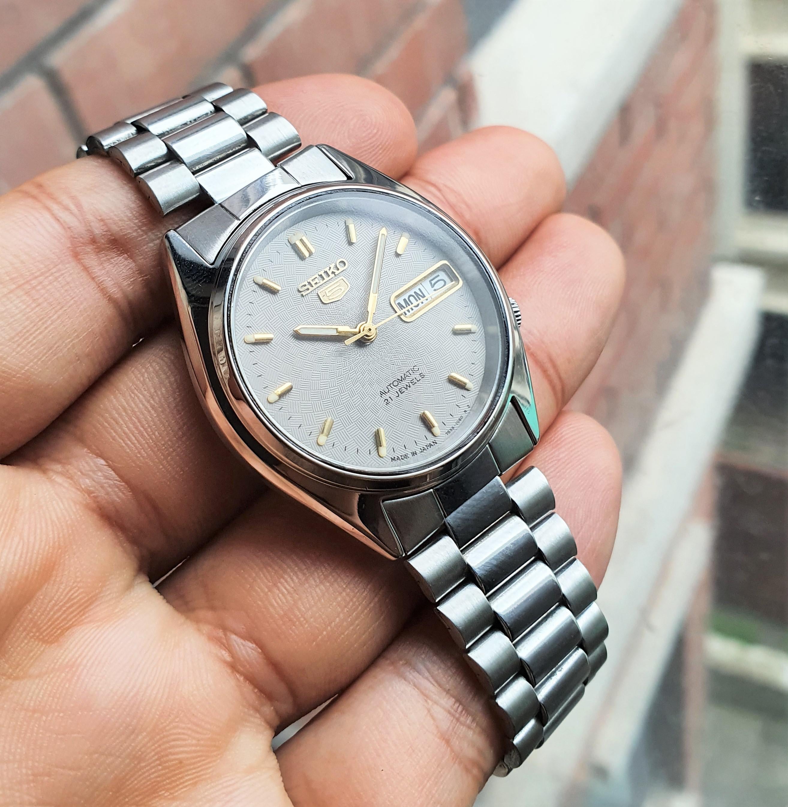 Seiko 5 textured clearance dial