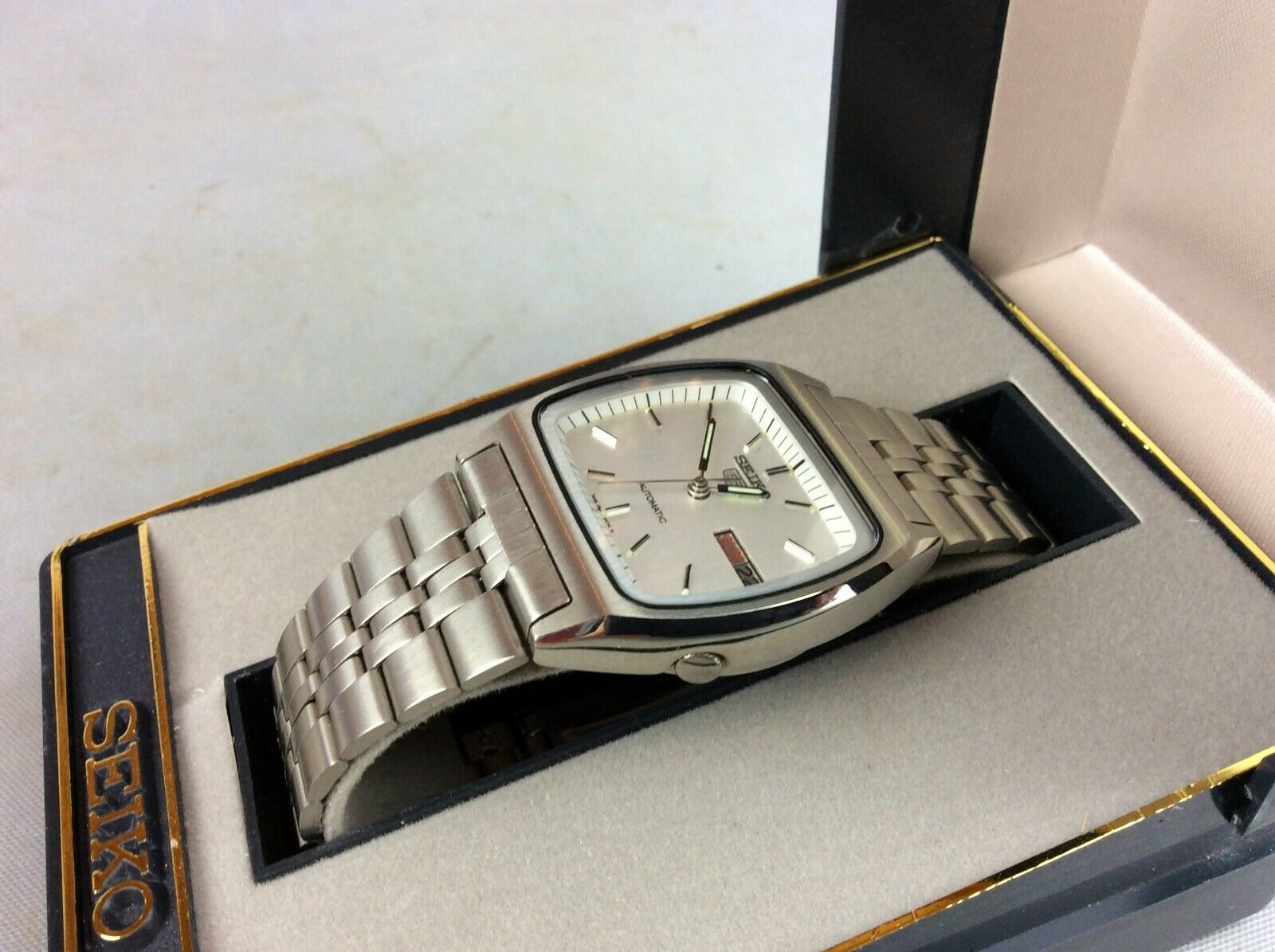 De Royal Stores - Versace Chain watch Price:#17000... | Facebook