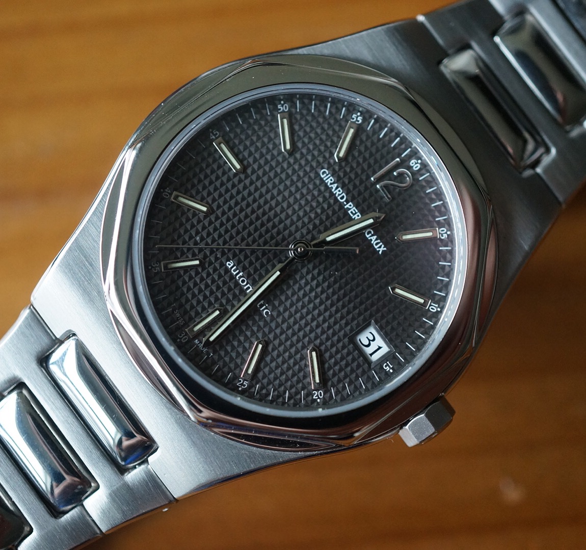 Girard perregaux hotsell laureato 8010