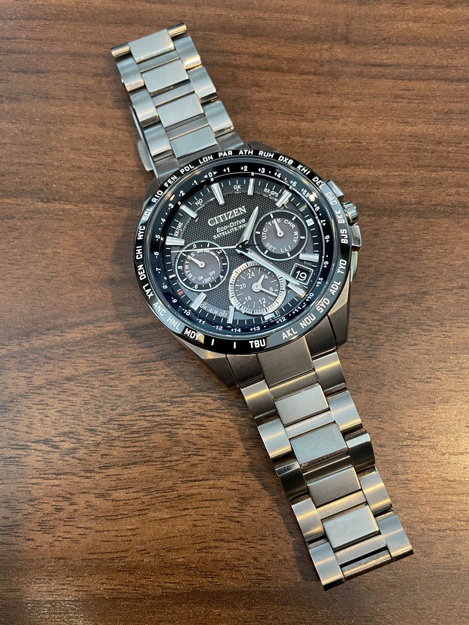 Citizen CC9015-54E Eco-Drive Satellite Wave GPS – Orologio Uomo, Titanio, Bracciale In Acciaio, Cronometro Satellitare