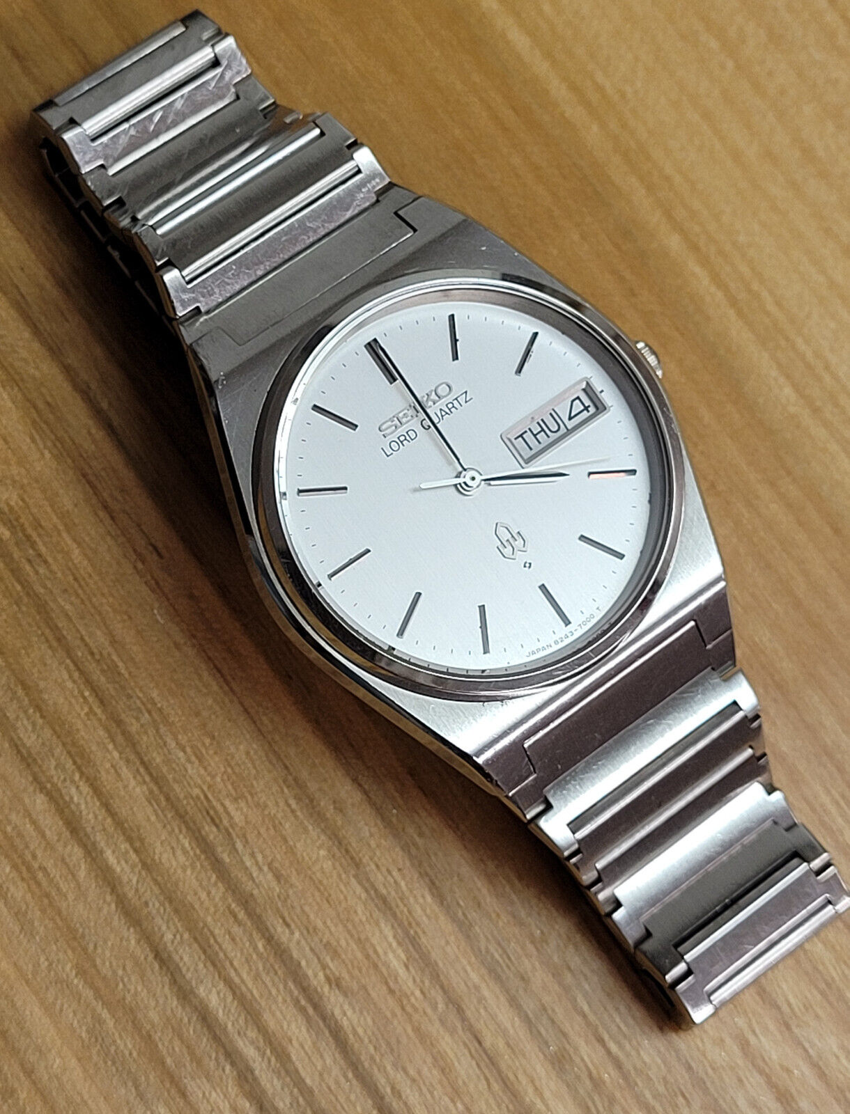 SEIKO セイコー LORDQUARTZ 8243-7000 円形 ラウンド 銀 シルバー 