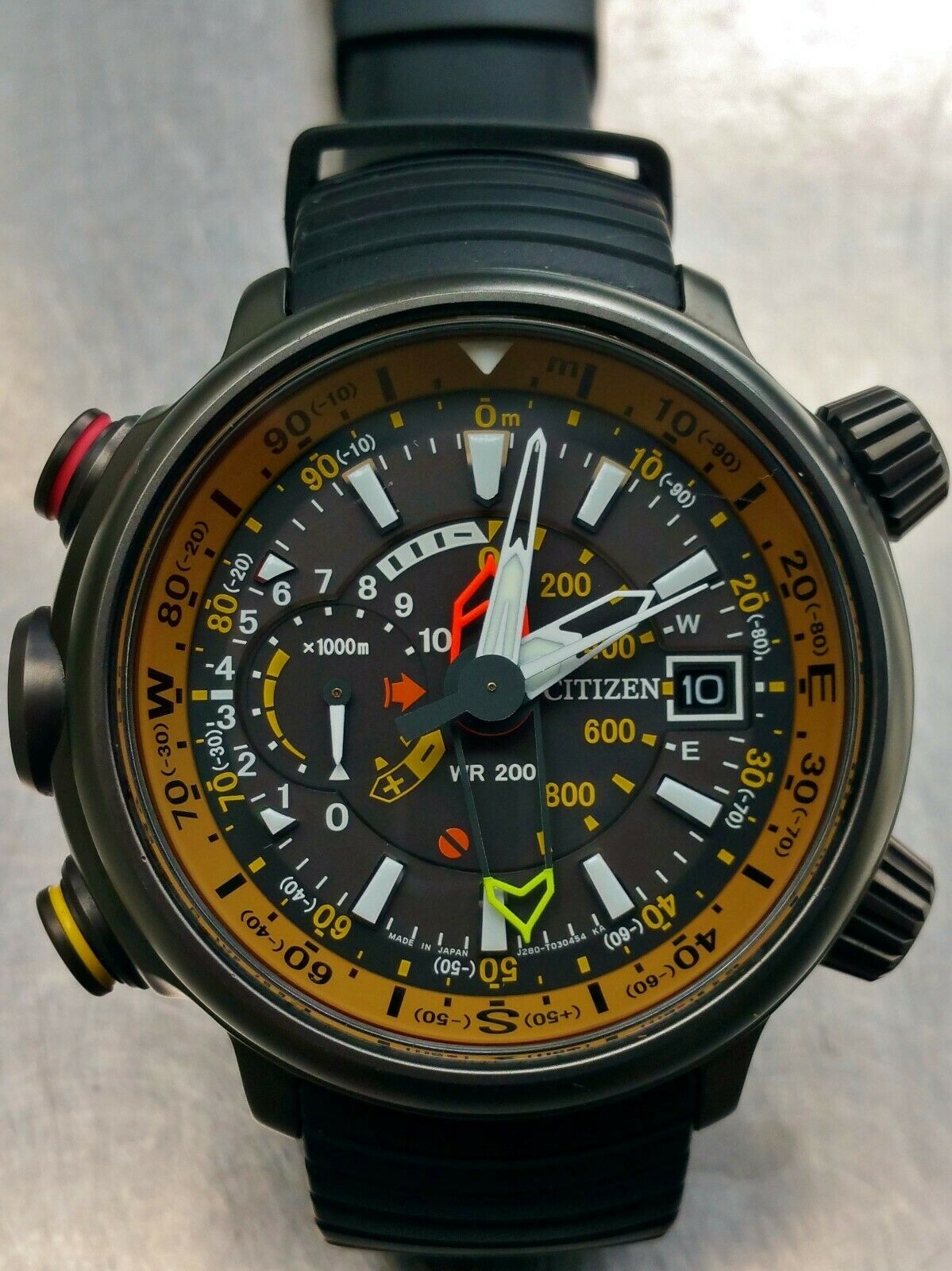 CiTiZEN SOLAR PROMASTER ALTiCHRON TiTANiUM ECO-DRiVE WATCH - J280