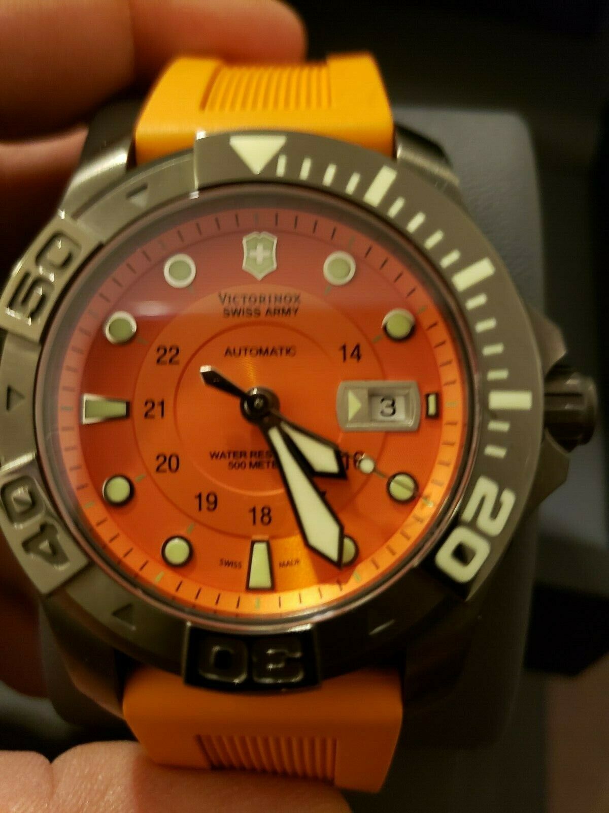 Victorinox dive master online 500 orange