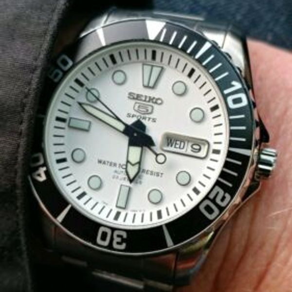 Montre Seiko 5 SNZF11 / SNZF11K1 - Automatique, Cadran Blanc, Style Plongeur - Occasion