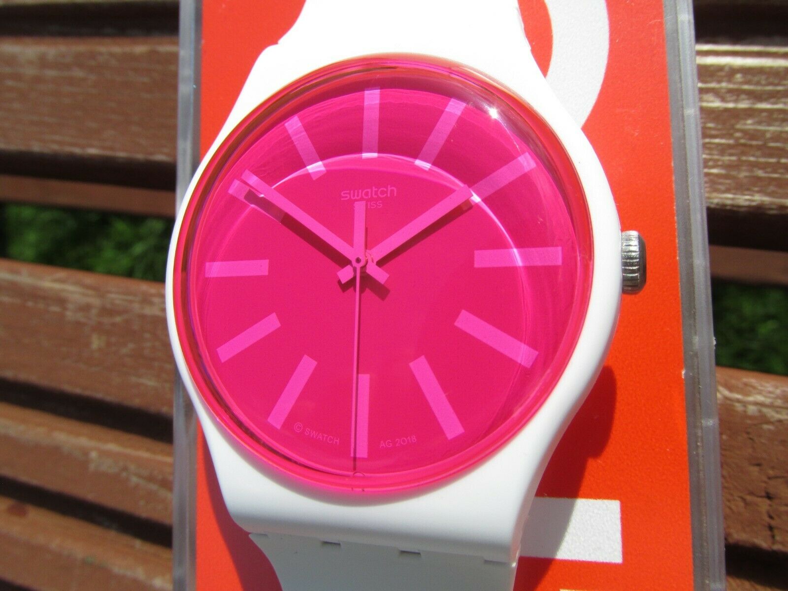 SWATCH Watch SUOW162 STRAWBEON Brand New boxed Large 41mm 