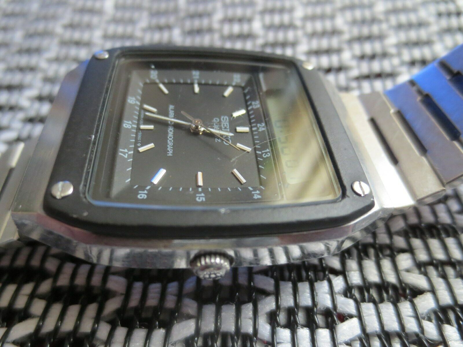 Very Rare Vintage James Bond Seiko H357 5049 LCD Digital Watch