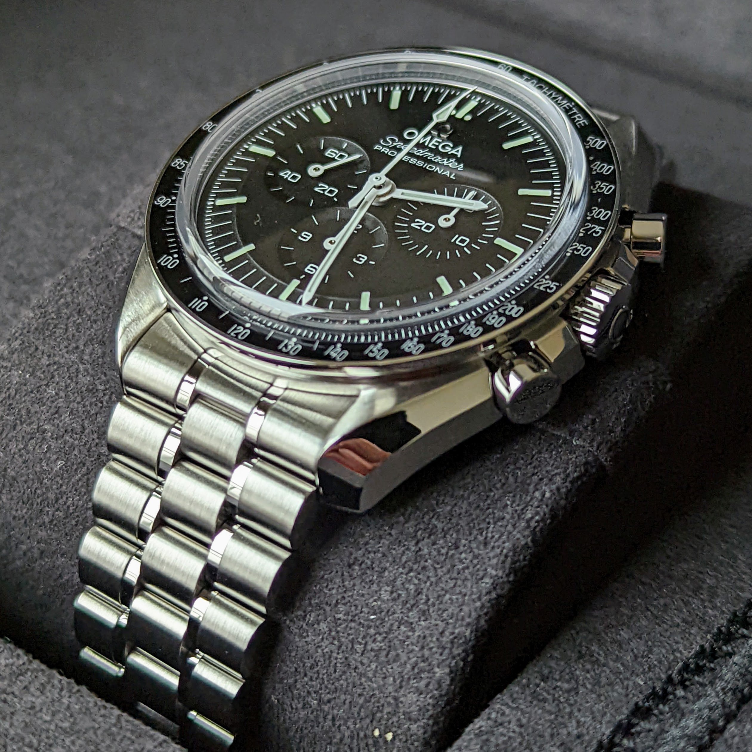 Omega Speedmaster Professional Moonwatch Co-Axial Master Chronometer