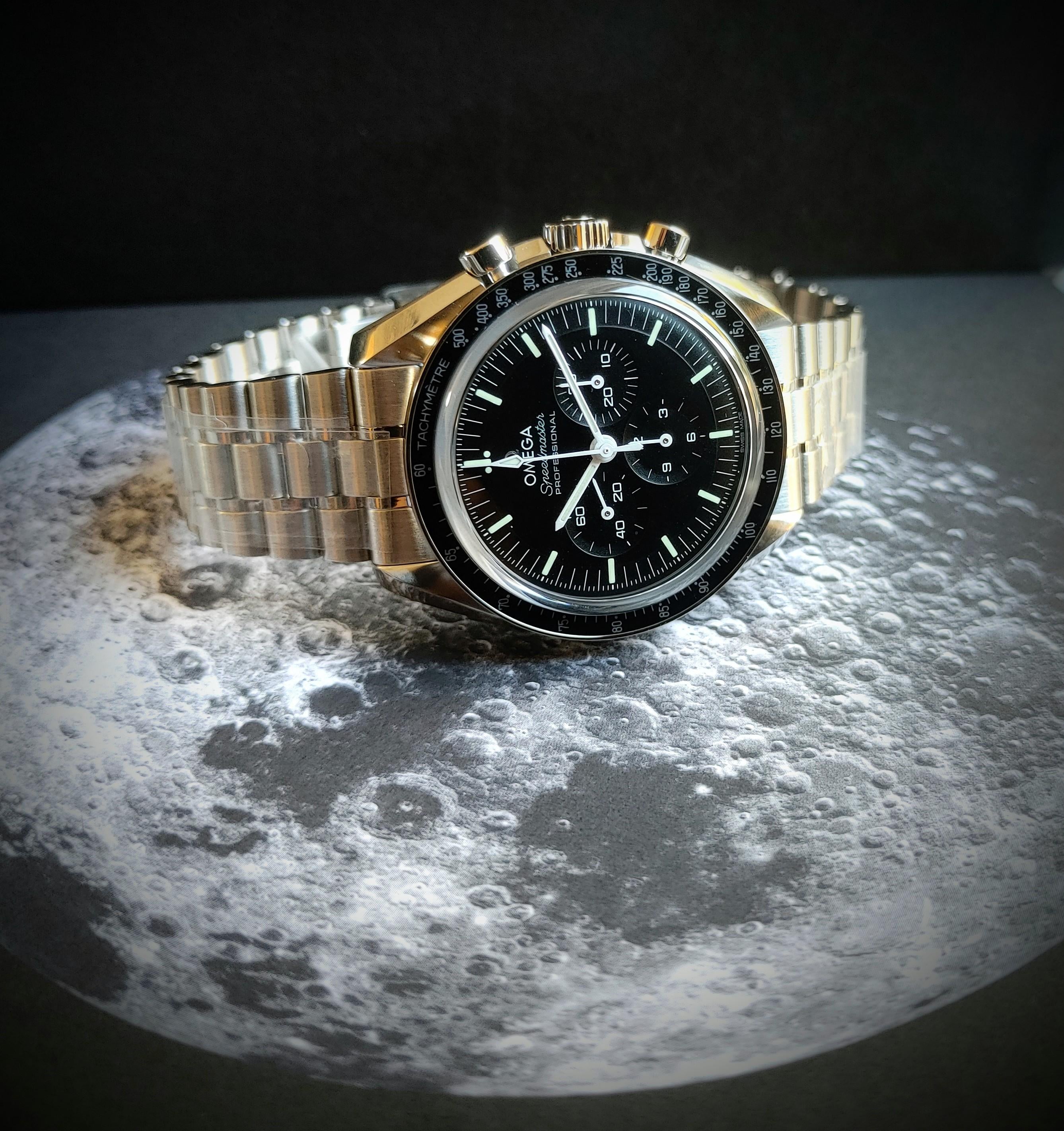 Omega speedmaster professional moonwatch sapphire online sandwich