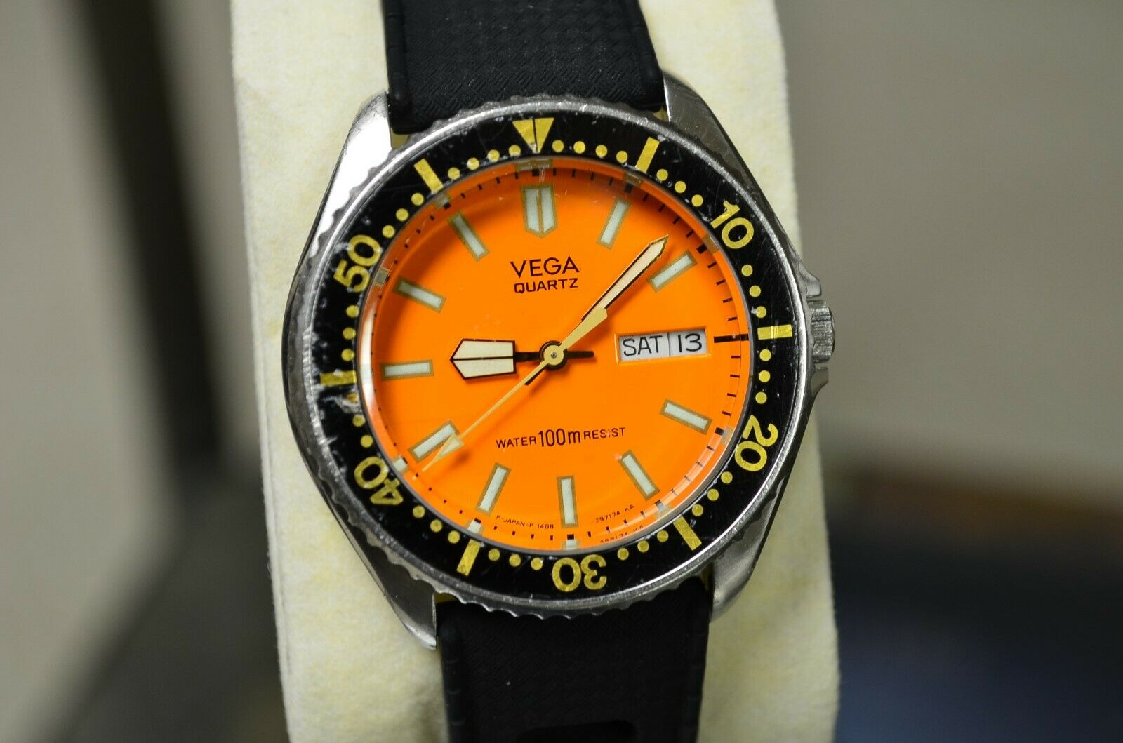 CITIZEN VEGA ORANGE DIVER 100M QUARTZ DIVE WATCH VINTAGE JAPAN 