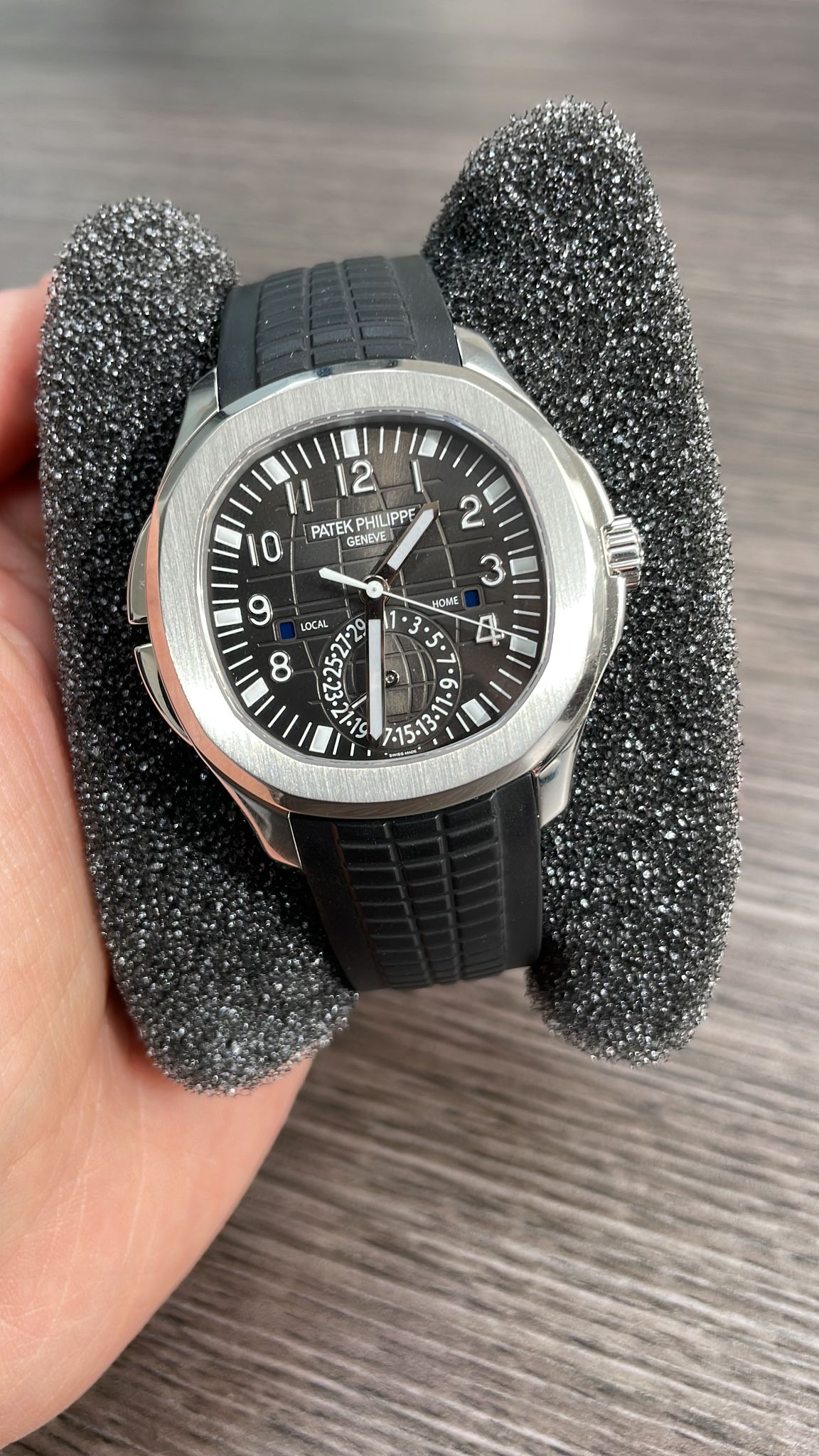 Patek philippe 5164a travel time online aquanaut