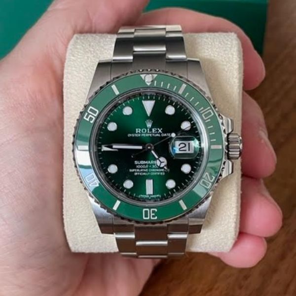 FS Mint 2018 Rolex 116610LV Submariner Hulk WatchCharts