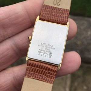 Superb vintage Seiko V701-5E10 gold plated textured dial