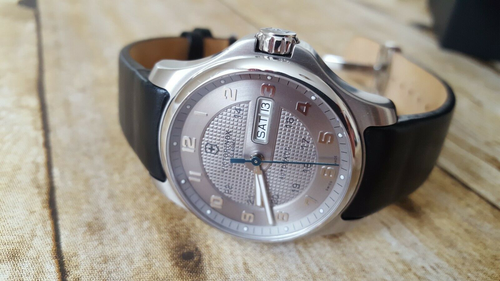 Victorinox day date outlet automatic