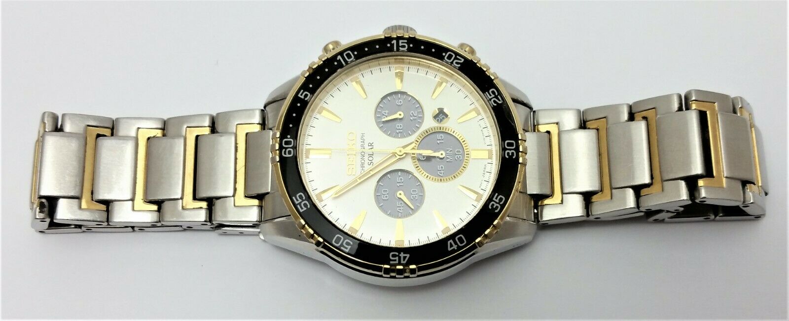 Seiko Solar V175 0DH0 Men s Two Tone Chronograph Watch 44mm Nice