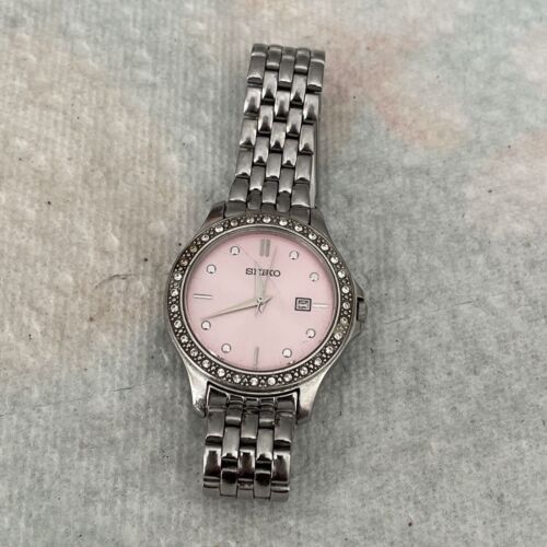 Seiko 7N82 0HV0 Silver Tone Crystal Ladies Watch crystal crack