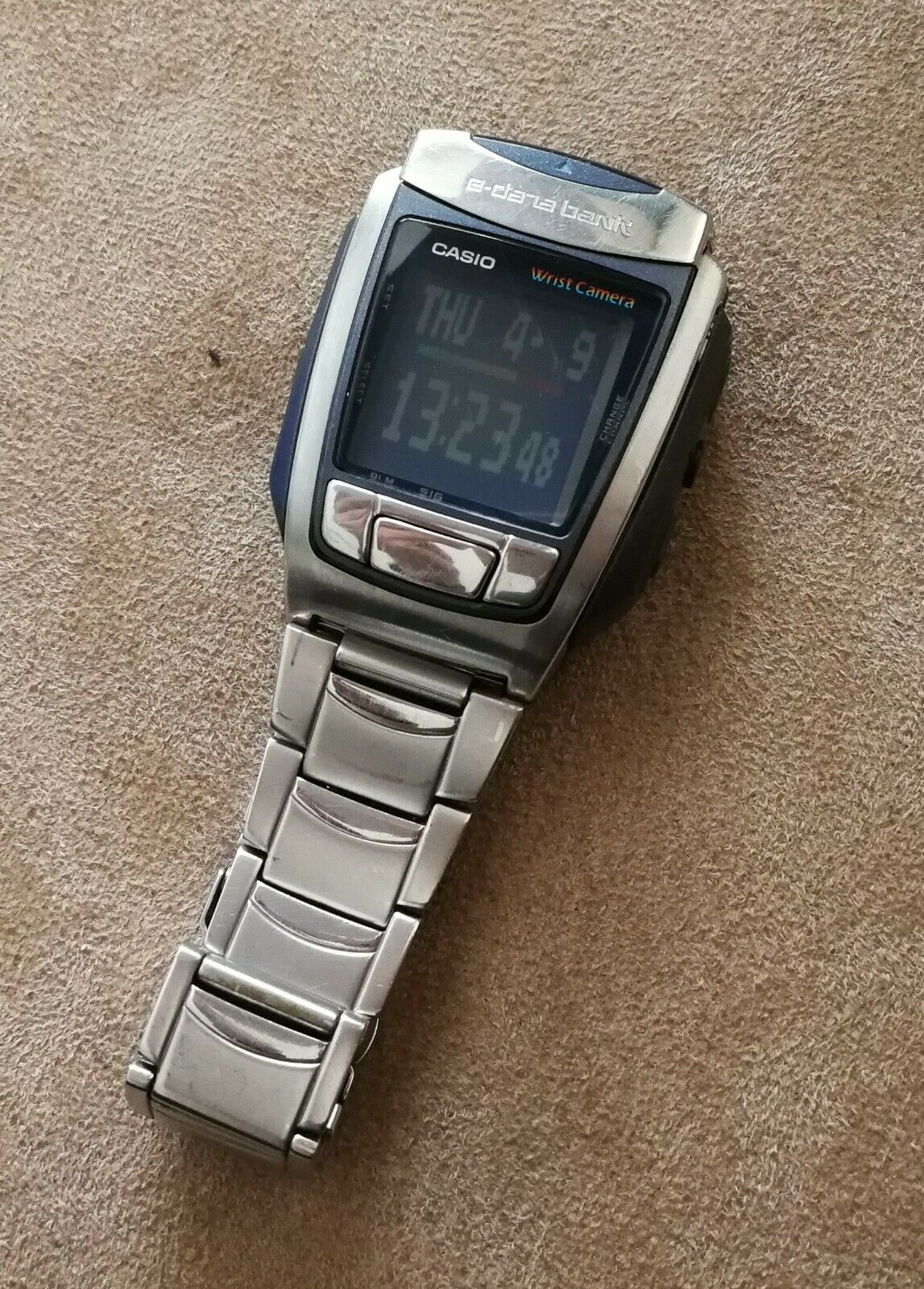 時計 CASIO WQV-10 wrist camera The Casio Wrist Camera WQV was the first watch with a built