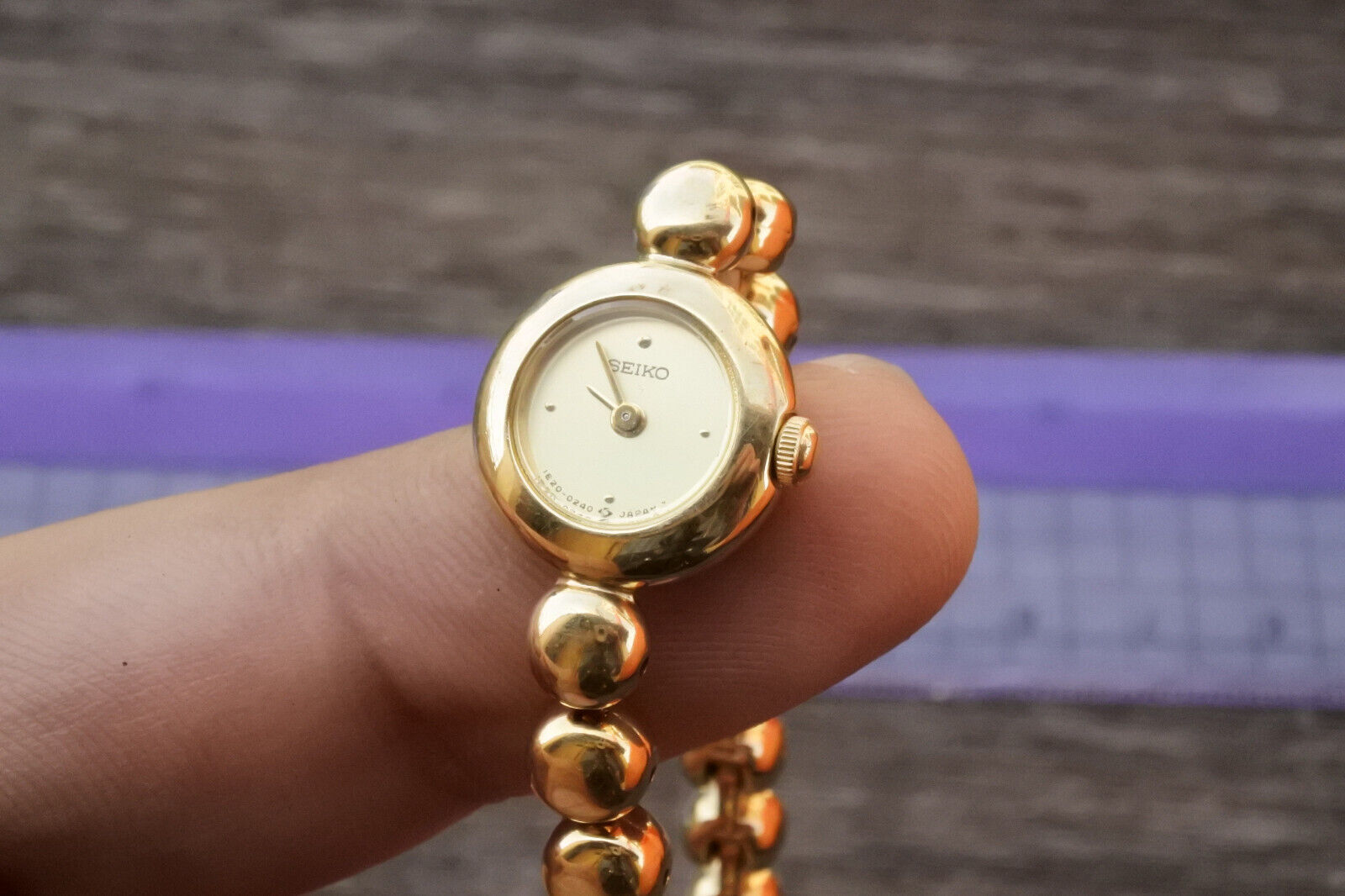 美品 SEIKO 1E20-0070 ブレスウォッチ ゴールド 24H発送 SEIKO レディース 1E20-0070 ボールブレス 電池交換済 - メルカリ