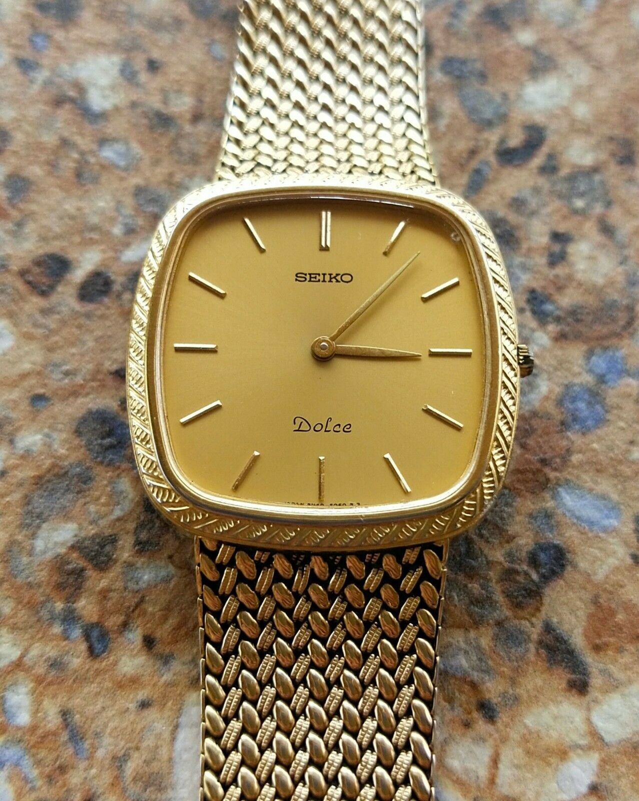 vintage SEIKO Dolce 腕時計 8N40-5040 gold Near MINT] Vintage Seiko Dolce 8N40-5040 Gold Square Quartz