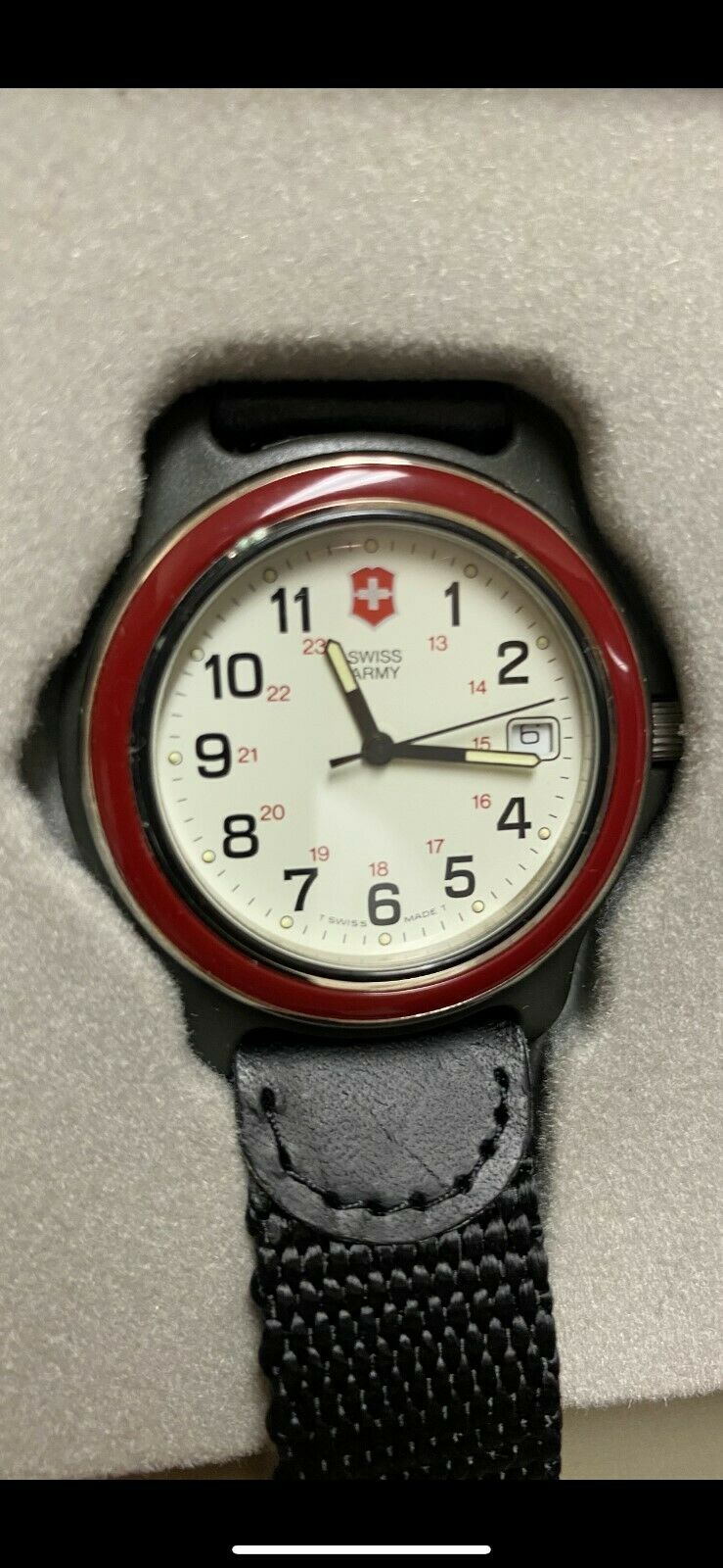 Victorinox Swiss Army Large Original Series 2000 deals Red Large Watch - 24221