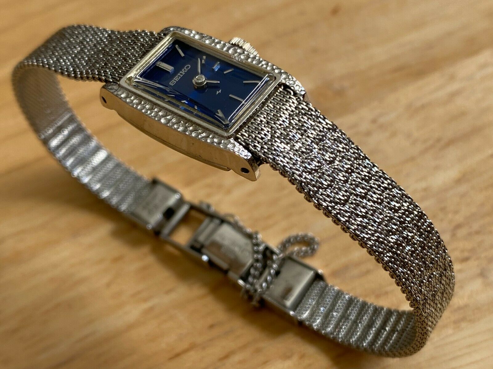 Vintage Seiko 11-3189 Lady 17J Silver Blue Mesh Hand-Wind