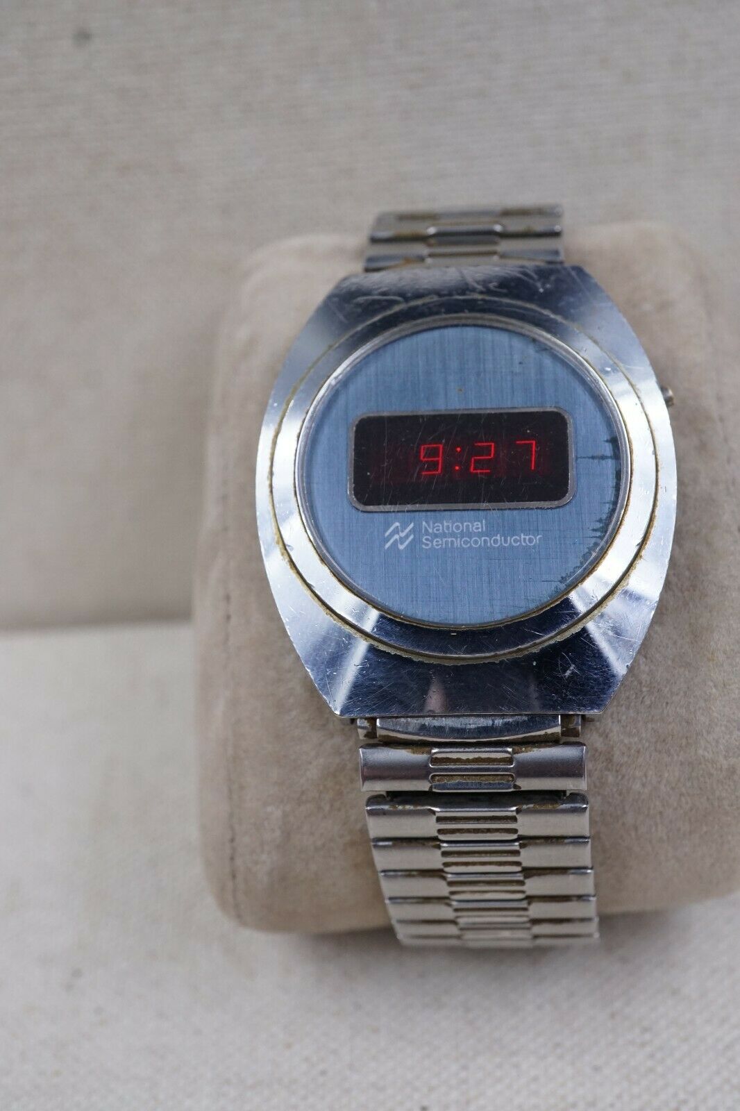 Vintage 1970s-Era National Semiconductor Men's Red LED Watch,Working,New  Battery | WatchCharts Marketplace