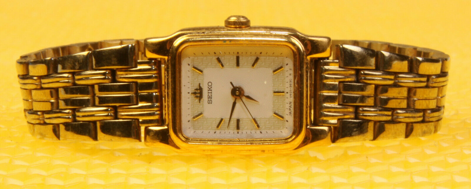 SEIKO セイコー V401-5500 ゴールド 3針 スクエア 新品電池 Women's SEIKO 