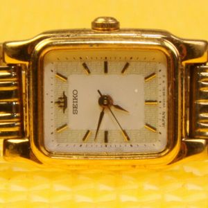 SEIKO セイコー V401-5500 ゴールド 3針 スクエア 新品電池 Women's SEIKO 
